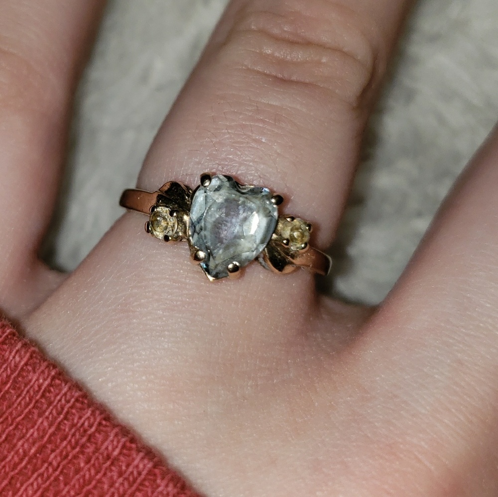 Solitaire Heart 10k Gold Ring